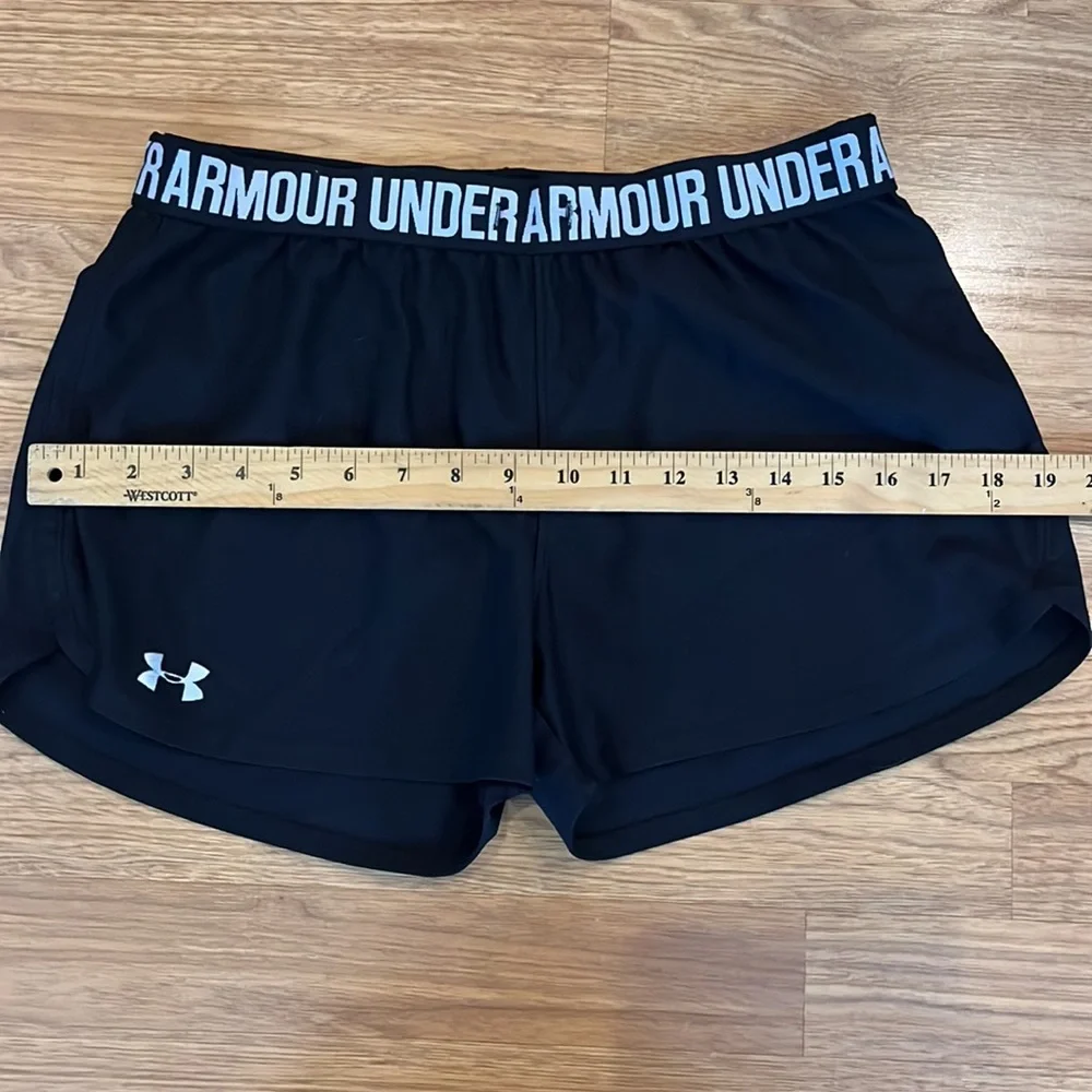 Under Armour Shorts Size Medium. Check Measurements